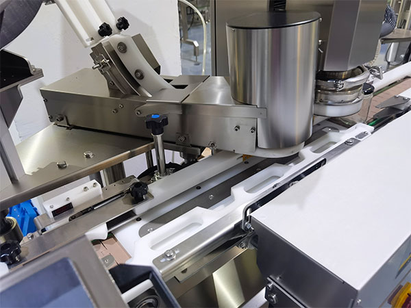 玻璃瓶真空旋盖机加工流水线